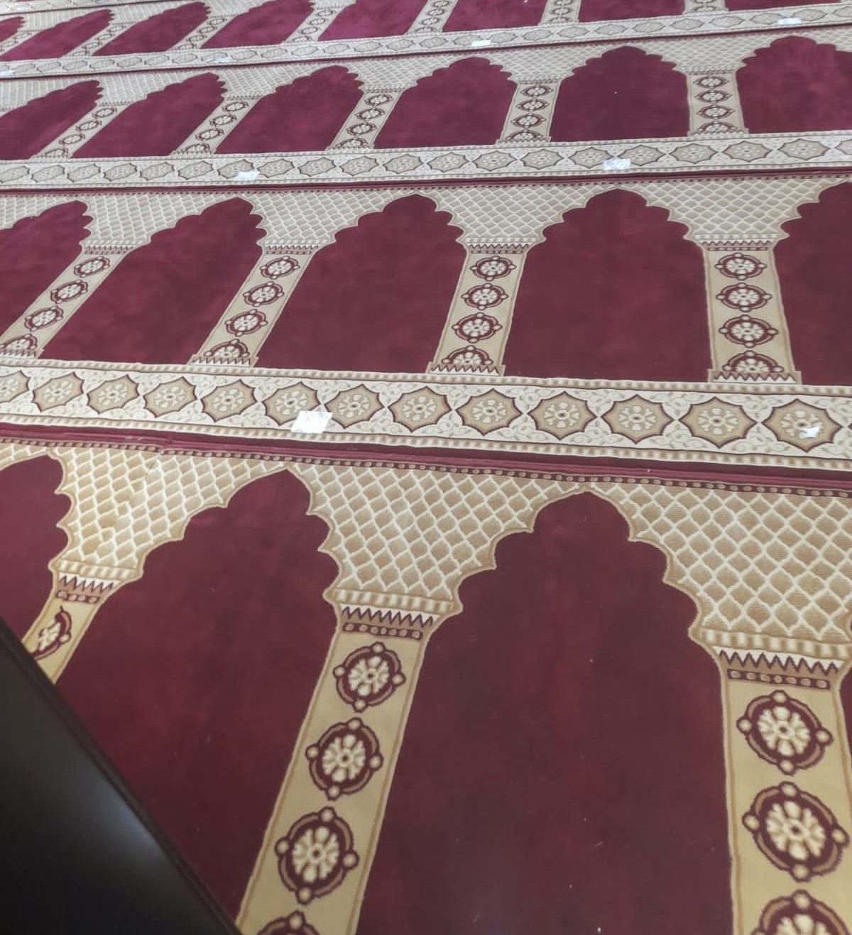 Best mosque carpet Supplier in Dubai Al Jeenah.